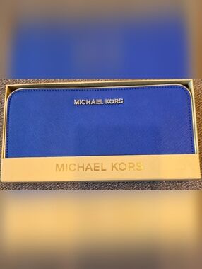Michael Kors Royal Blue Saffiano Zip Wallet with Gold Logo New In Box Never Used